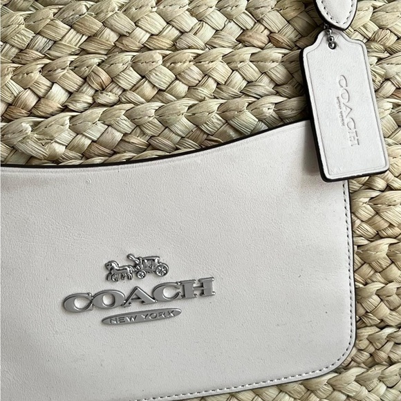 CJ518 - Coach Large Tote - Picture 4 of 12